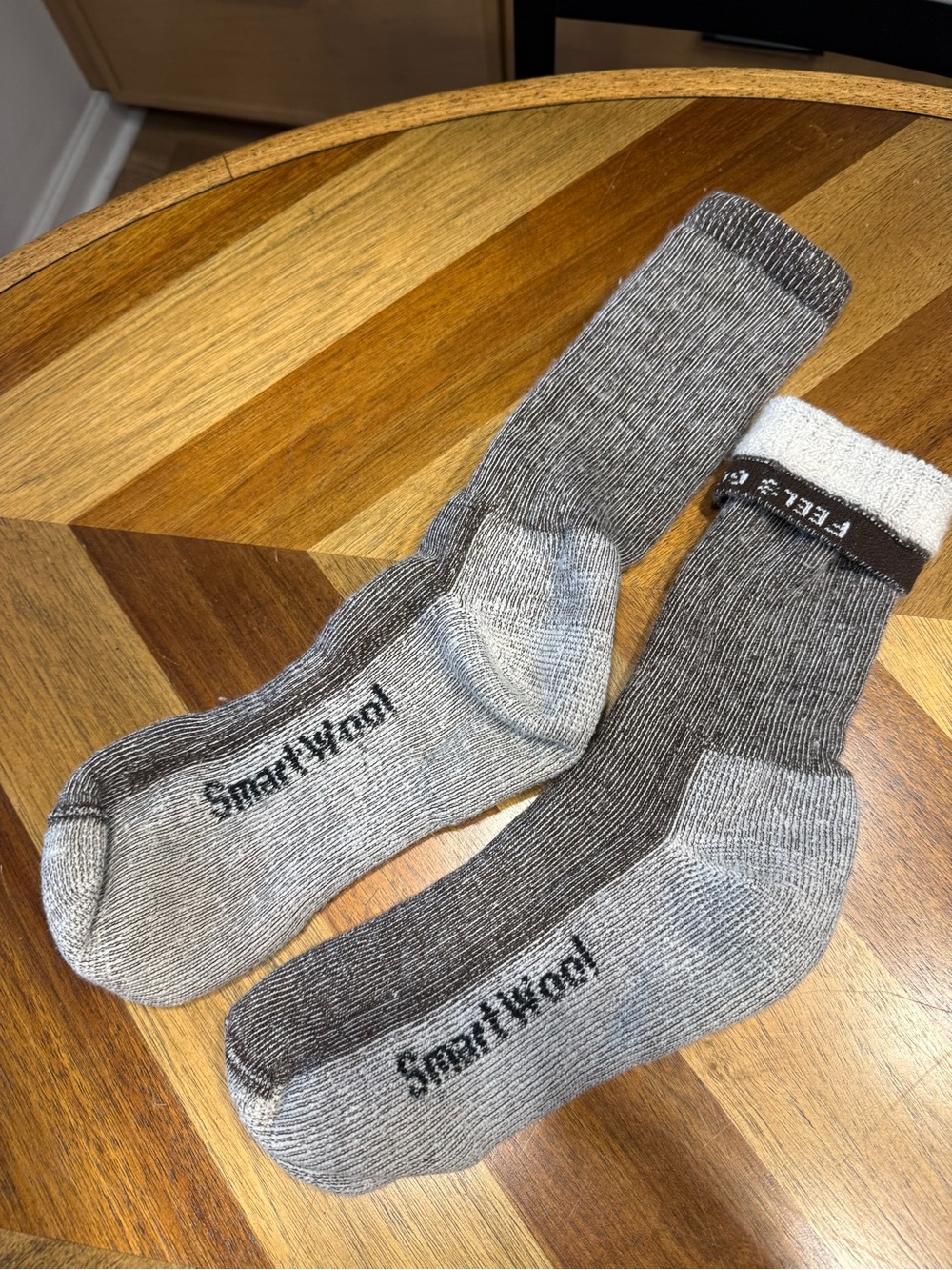 Smartwool Women's Brown Merino Blend Crew Socks PREOWNED *desc